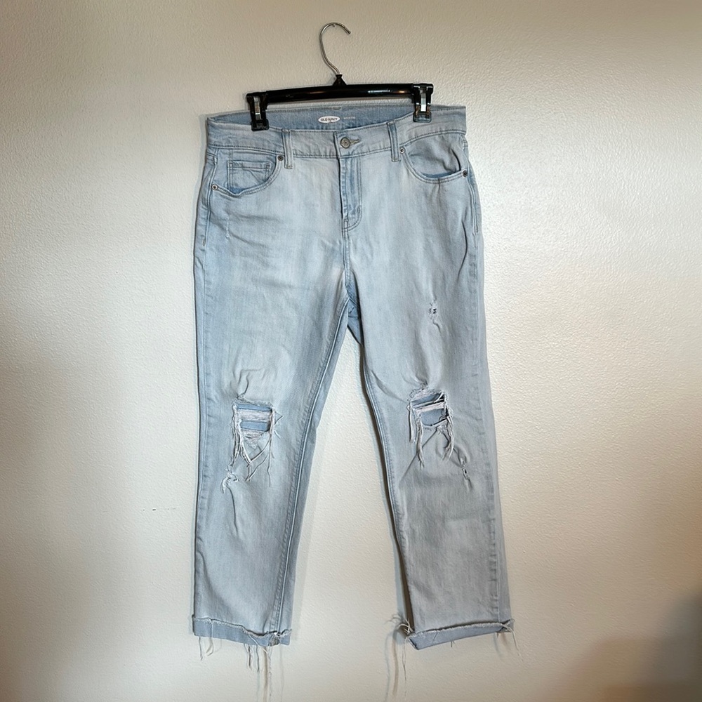 Old Navy Boyfriend Mid-rise Jeans. Cropped ankle fit. Size 6.
